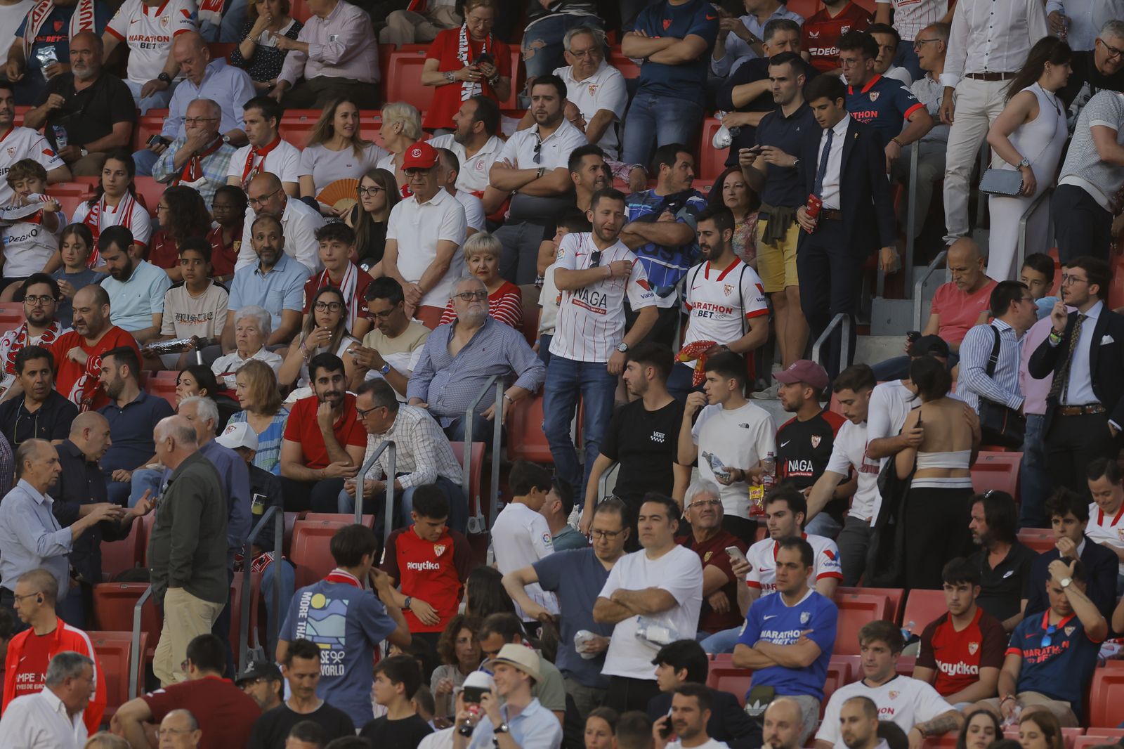 Búscate en las fotos del Sevilla -Villarreal