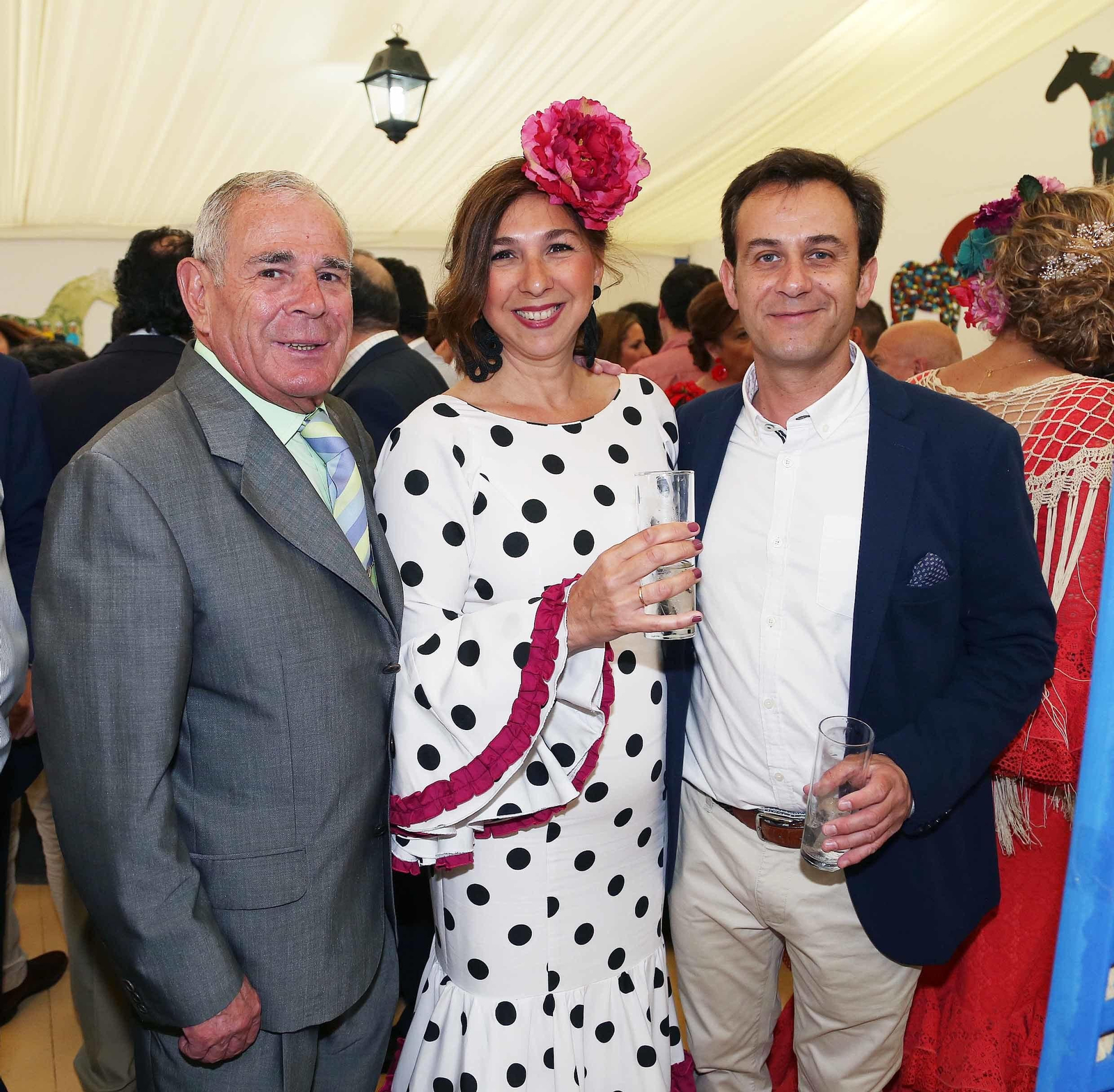 Cristóbal Casado, Maribel Casado y Miguel Ángel Borrego, del bar ‘La Alegría’.