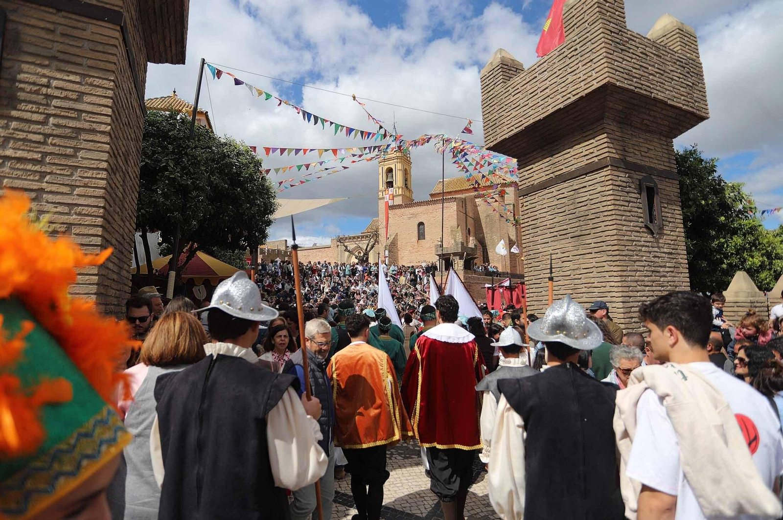 Imágenes del gran ambiente en la Feria Medieval de Palos de la Frontera, Huelva