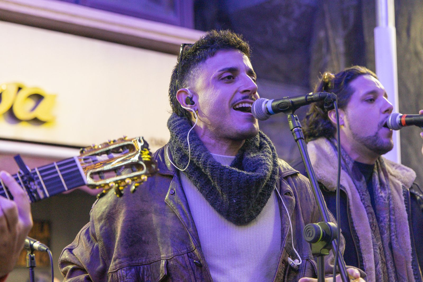 Así disfruta Jaén del concierto extraordinario a pie de calle: "Son de Vida"