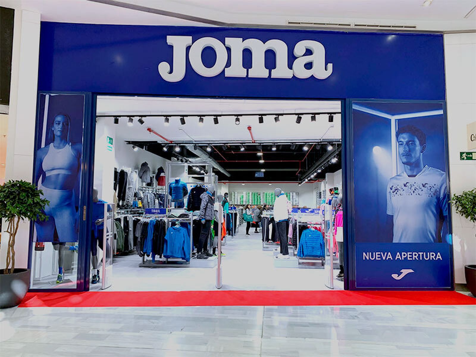 Primera tienda Joma en Sevilla en el CC Los Arcos