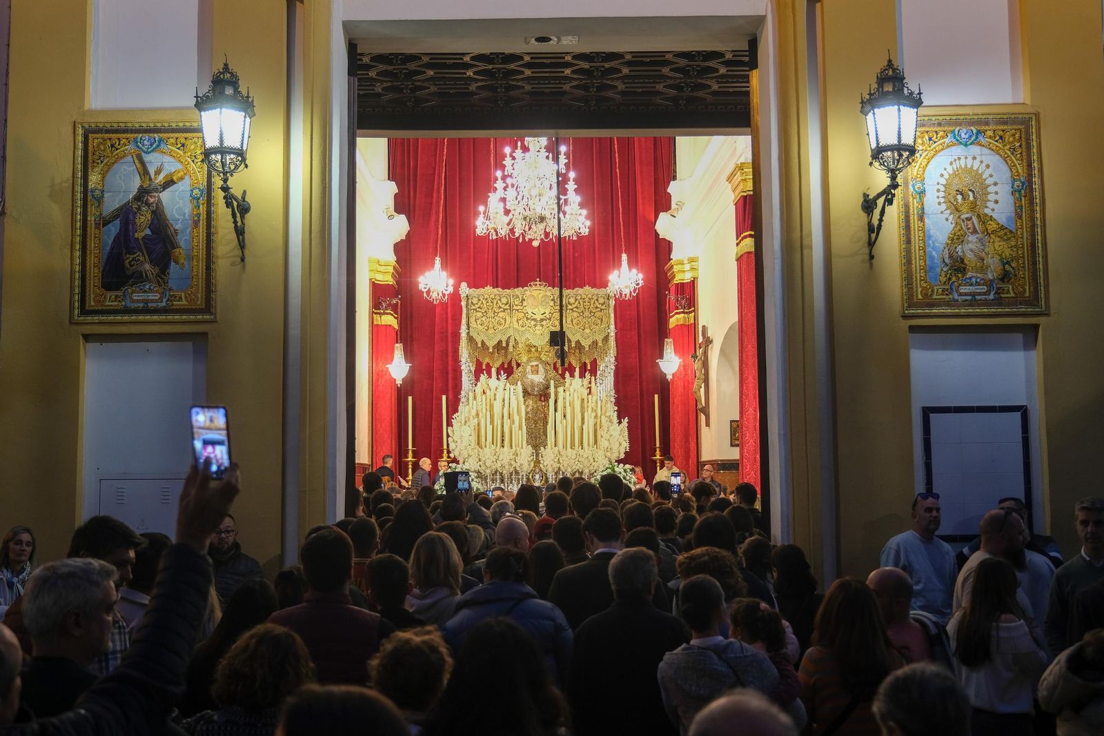 Visitas al Cachorro y Esperanza de Triana previo a sus traslados a la Catedral