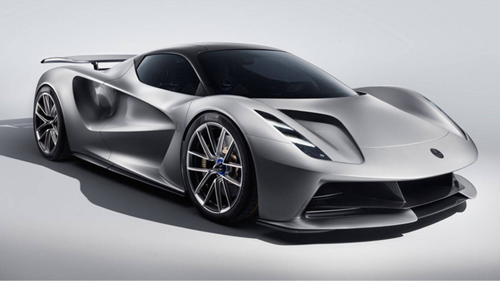 El Lotus Evija es, por el momento, aún un prototipo. Como el SUV, guardado con tanto celo que aún no hay imágenes de él.