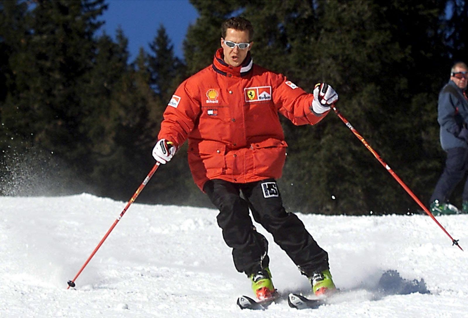 Michael Schumacher esquía en la estación invernal de Maddona di Campiglio.