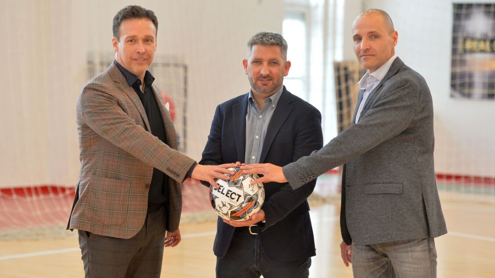 Róbert Barczi, director técnico; Sergio Mullor, nuevo seleccionador; y József Turzó, coordinador de fútbol sala