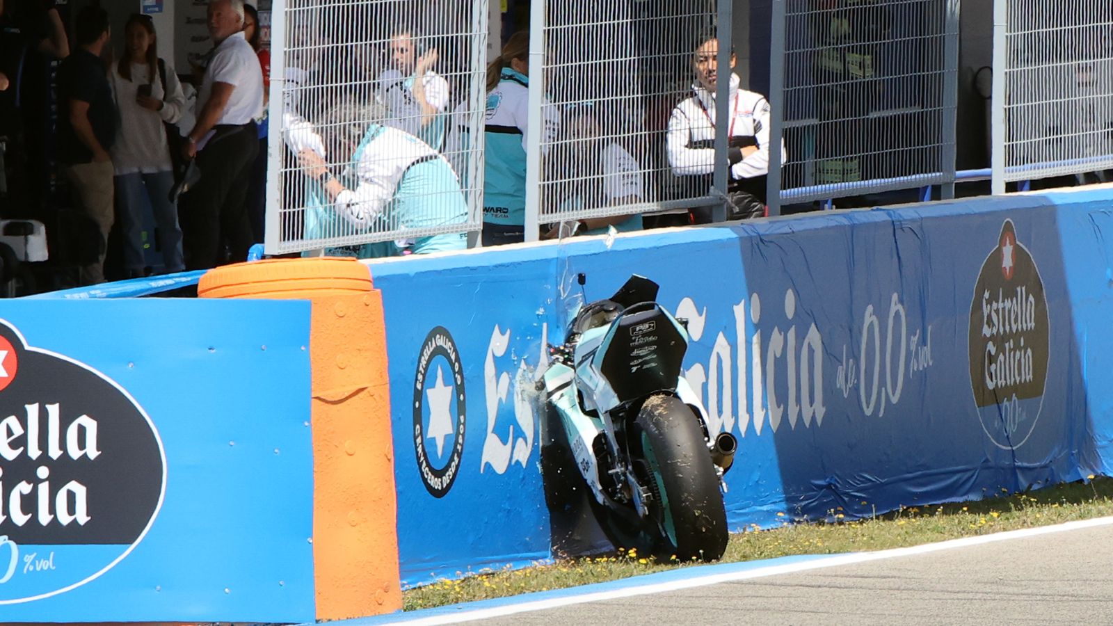 Imágenes de las caídas en las carreras del GP España en Jerez