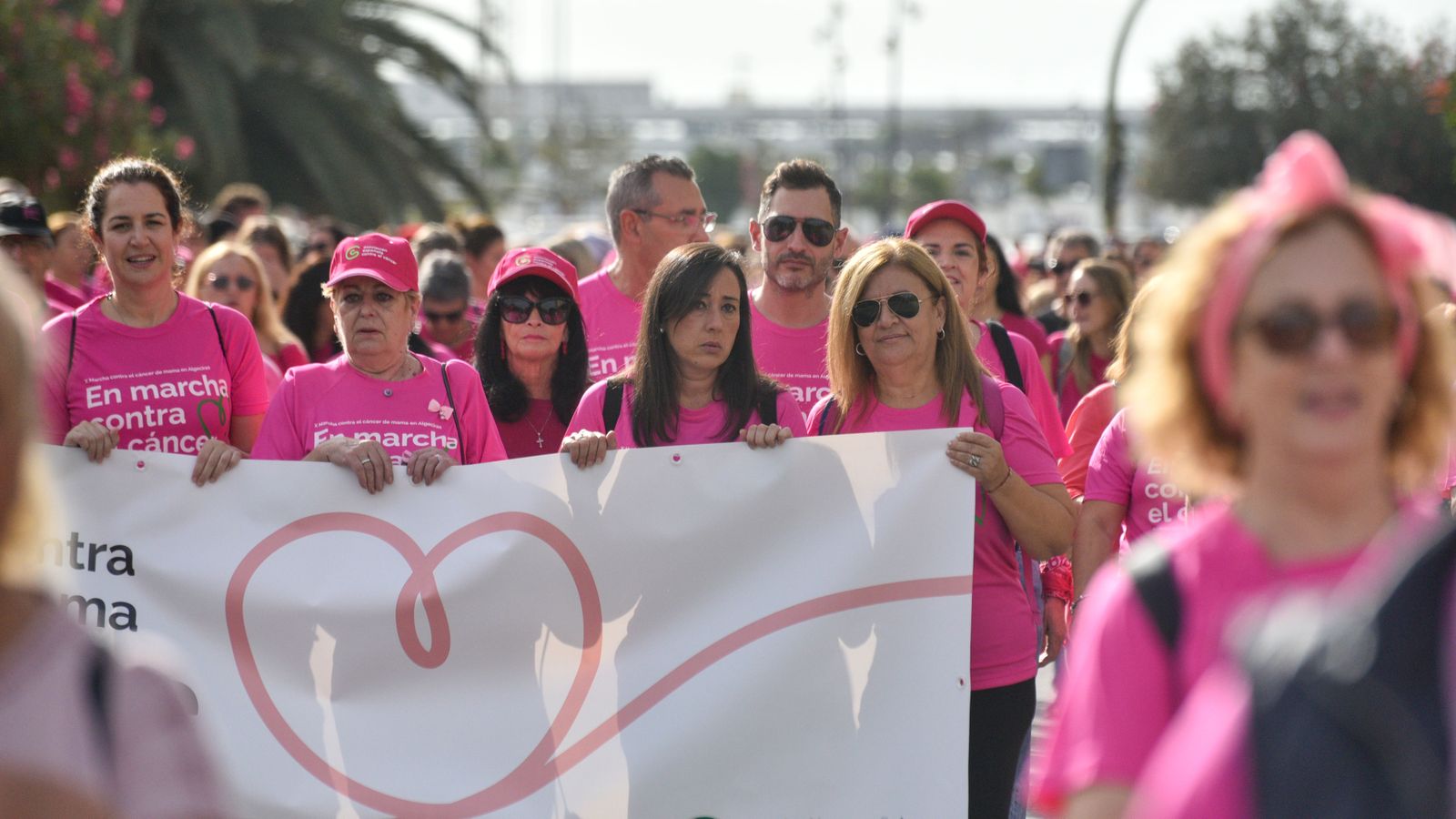 Las fotos de la Marcha contra el cáncer de mama en Algeciras