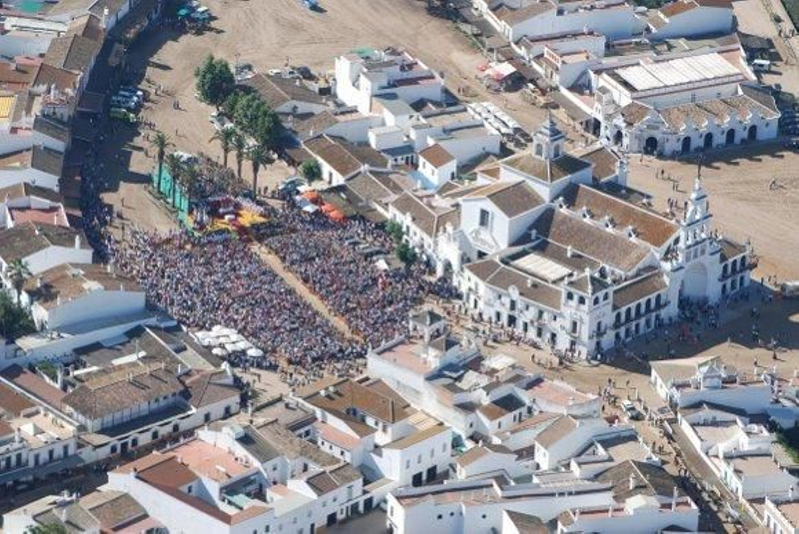 El obispo de Huelva pide a los rocieros que impulsen el cambio de la sociedad