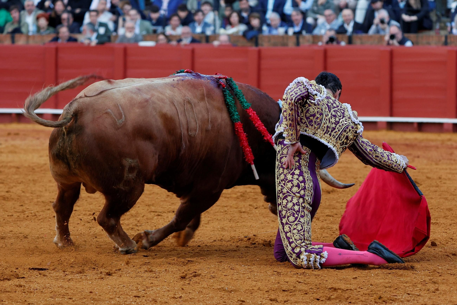 Las fotos de la corrida de David Galván, El Fandi y Ginés Marín en la Maestranza