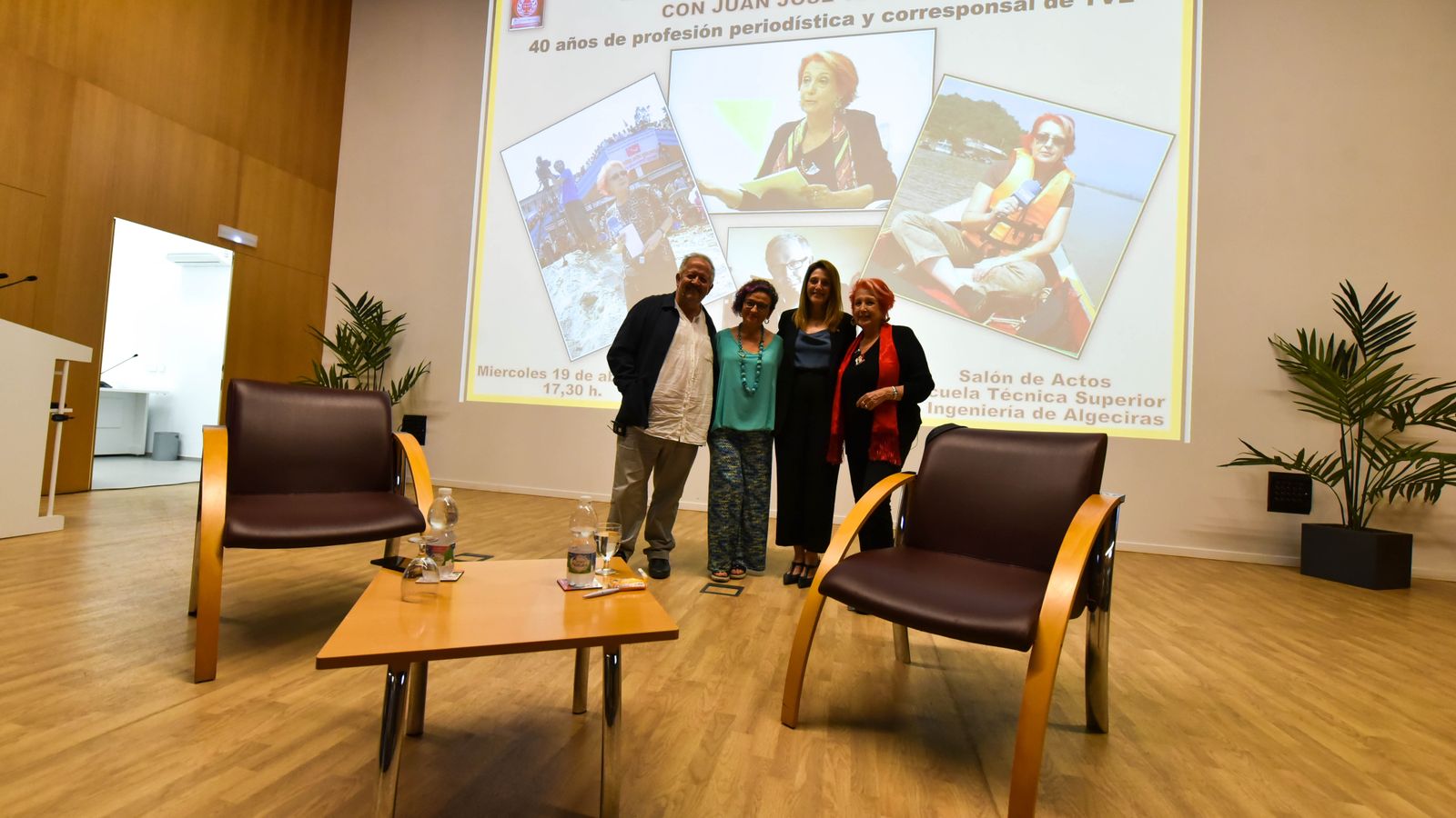 Fotos de la conferencia de Rosa María Calaf con Juan Jose Téllez