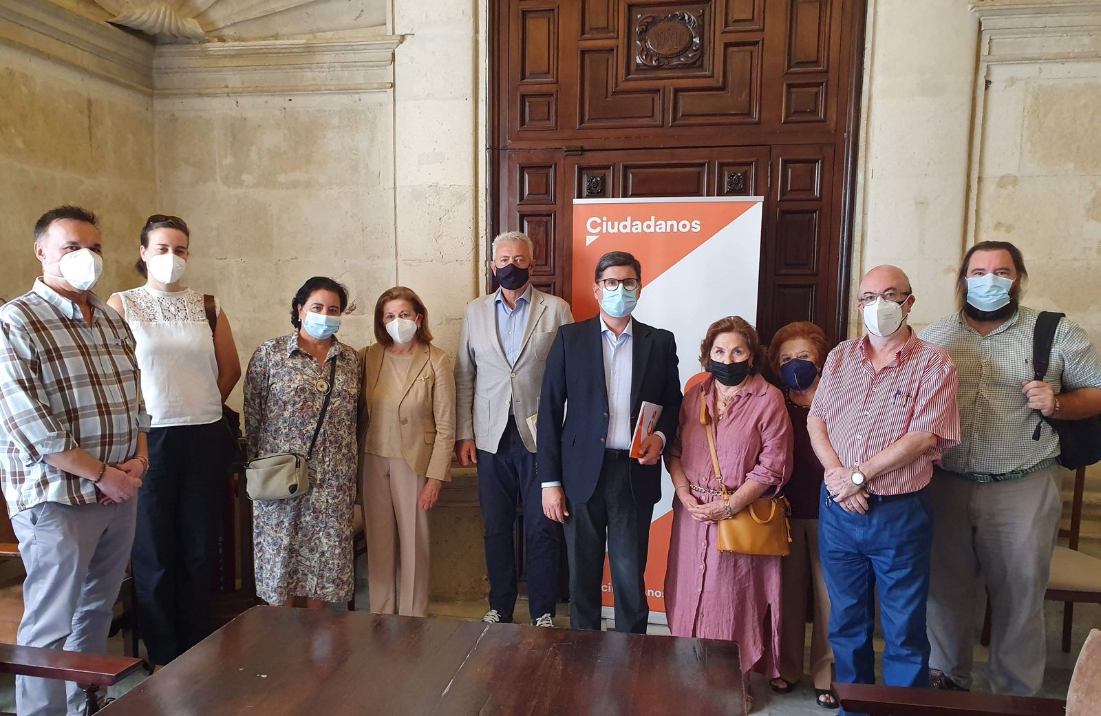 Pimentel y Aumesquet con los representantes de entidades vecinales del casco antiguo.