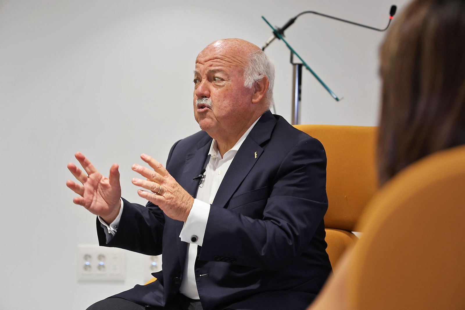 Imágenes de los encuentros del Club Cámara con Jesús Aguirre, presidente del Parlamento andaluz como protagonista