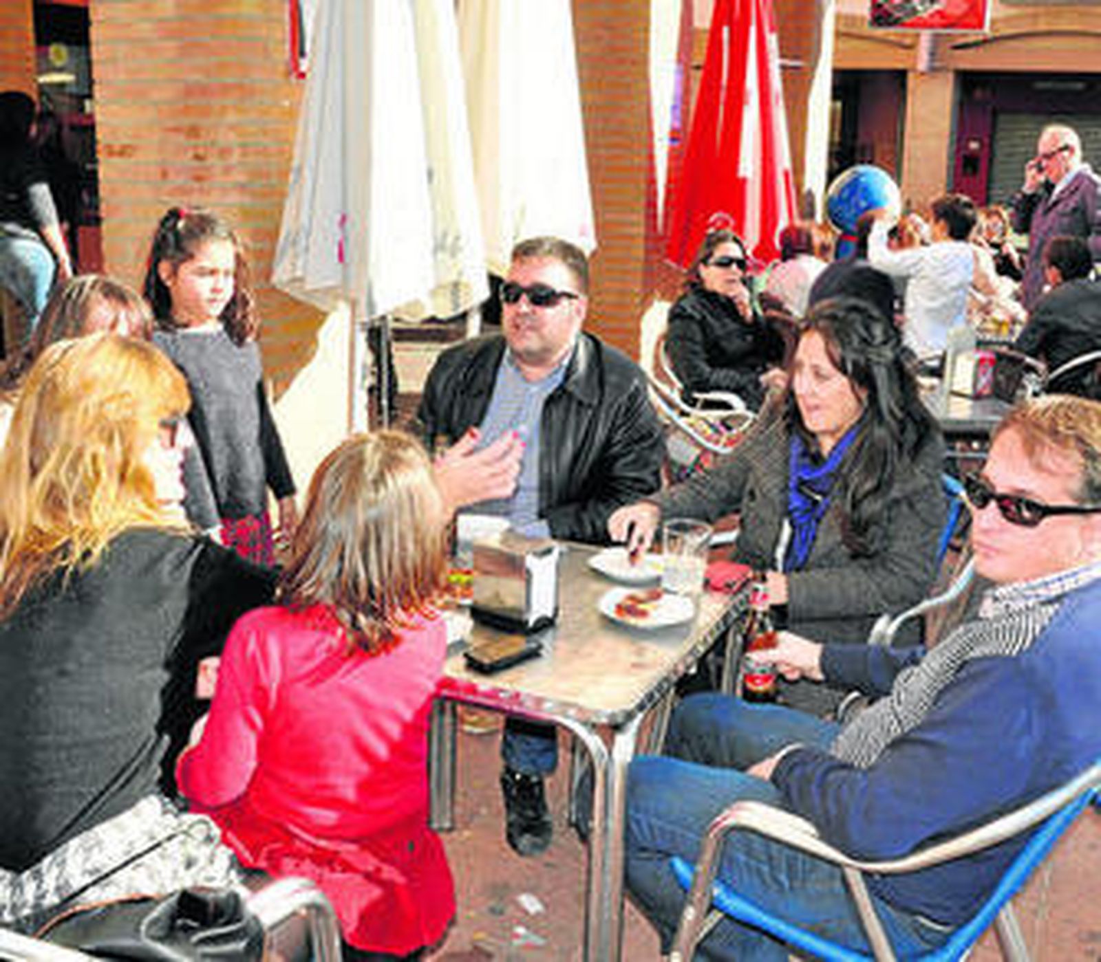 La piscina climatizada reabre casi dos años después gestionada por un club