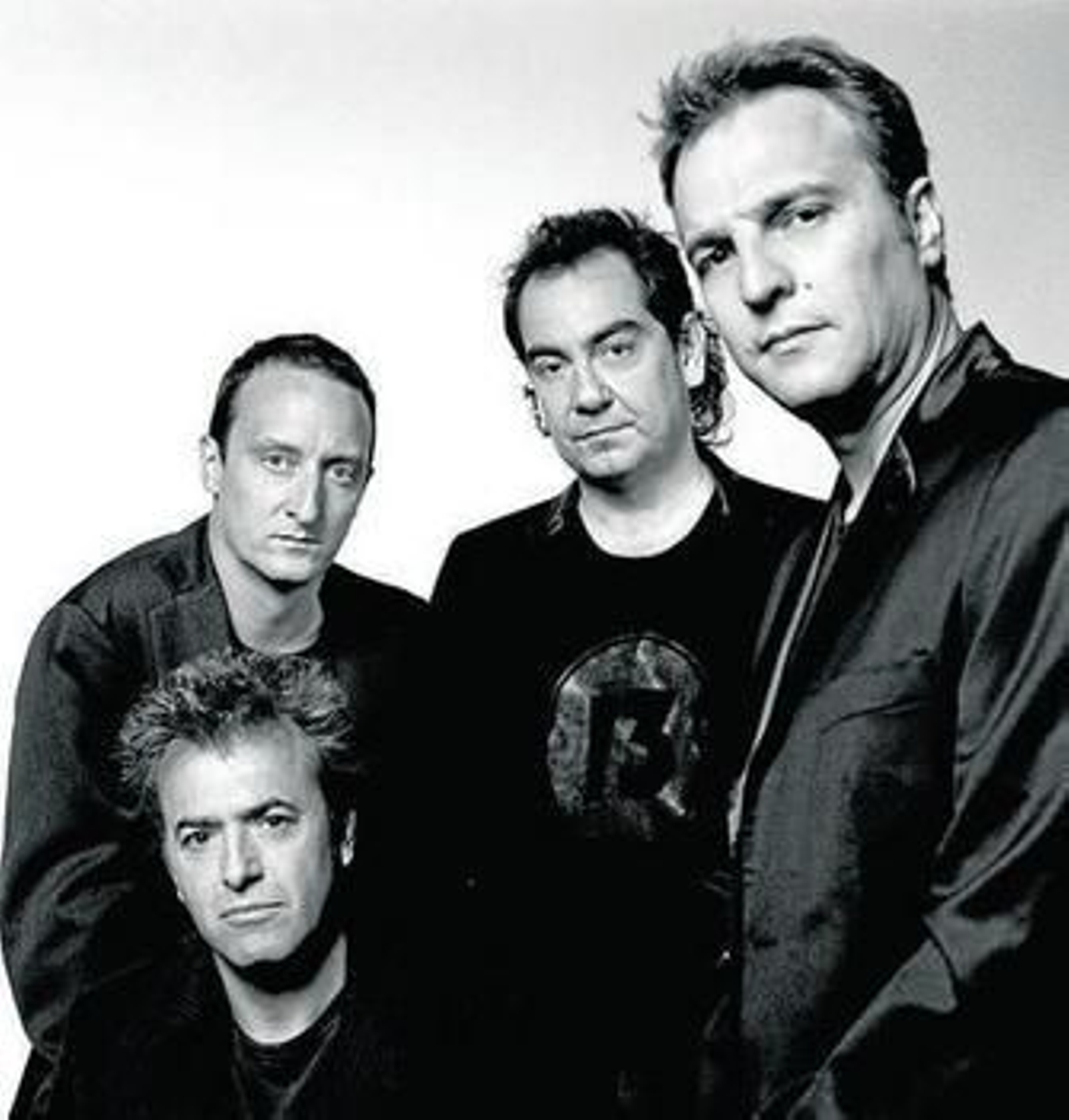 Daniel Mezquita a la izquierda al fondo con el resto de la banda.