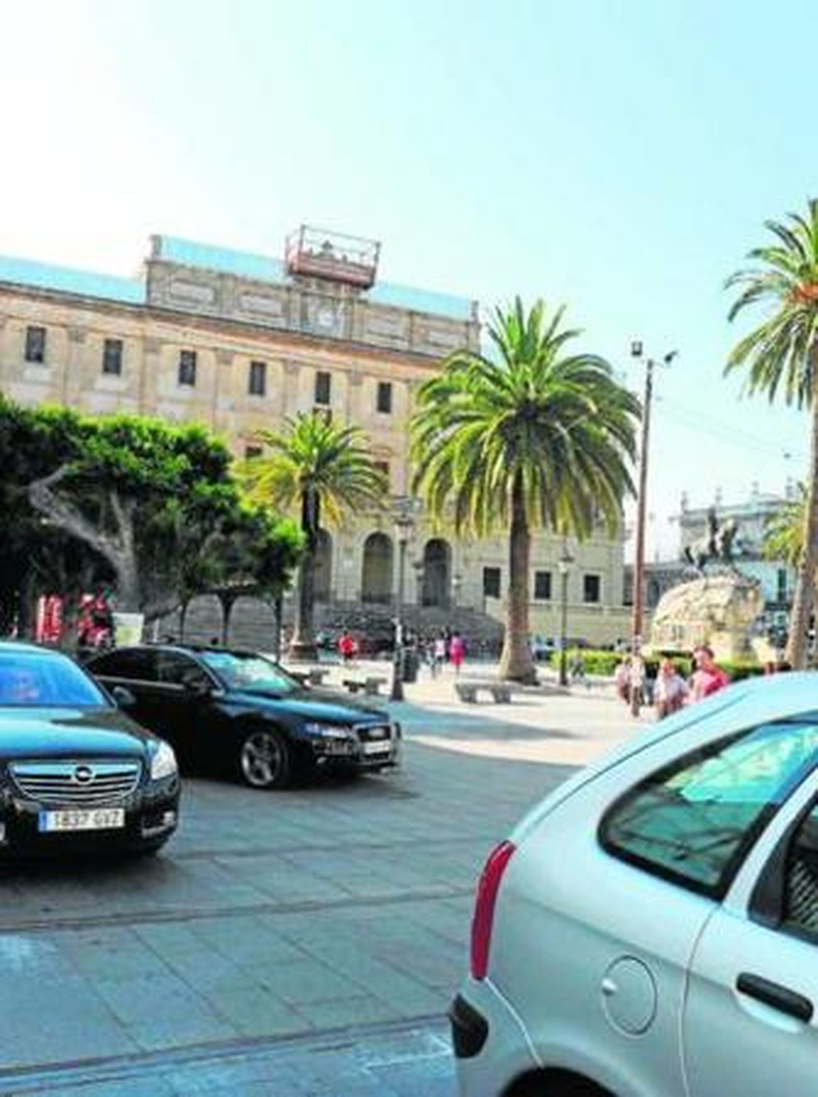 Imagen de la plaza del Rey, desde el extremo de la calle Isaac Peral.
