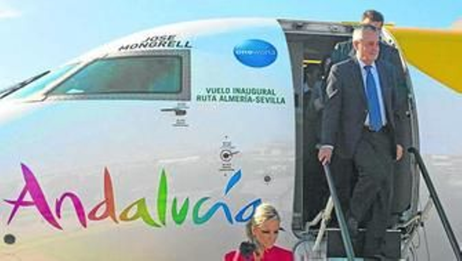 El presidente de la Junta, José Antonio Griñán, en el acto inaugural del vuelo hace hoy un año.