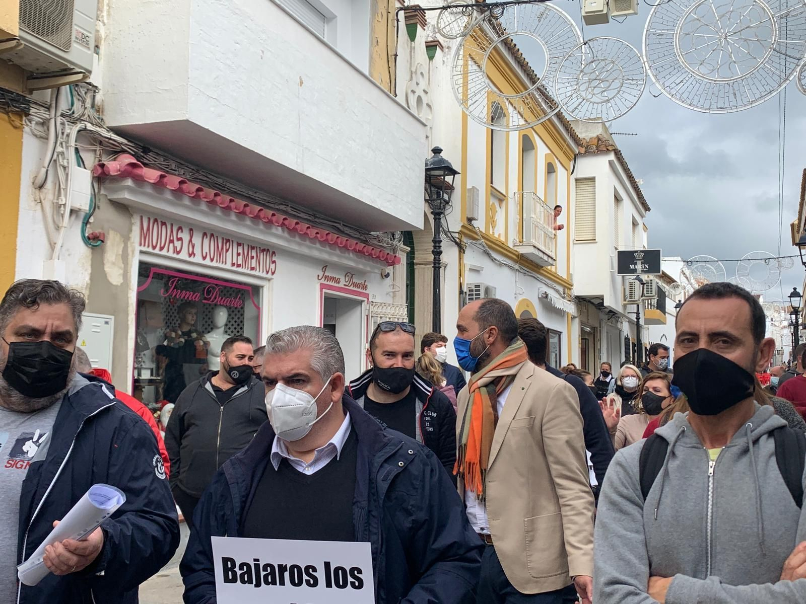 Miguel Alconchel, con los hosteleros de Los Barrios.