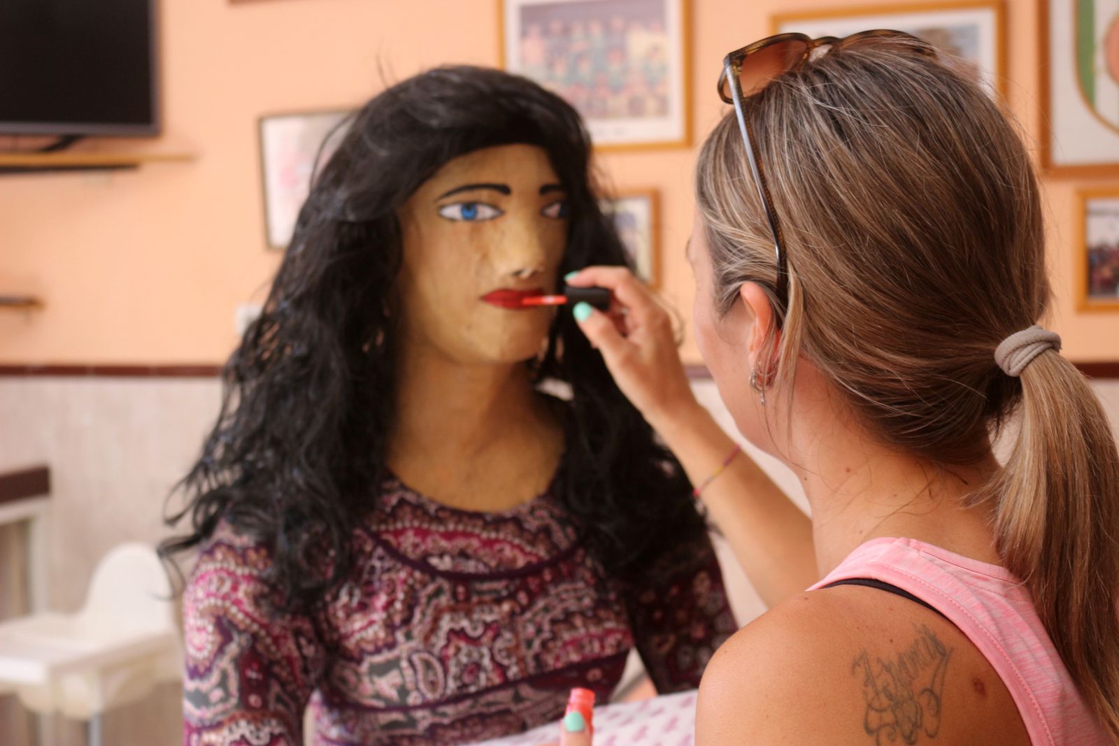 Preparativos de los Juanillos de la Peña Ribera del Mar