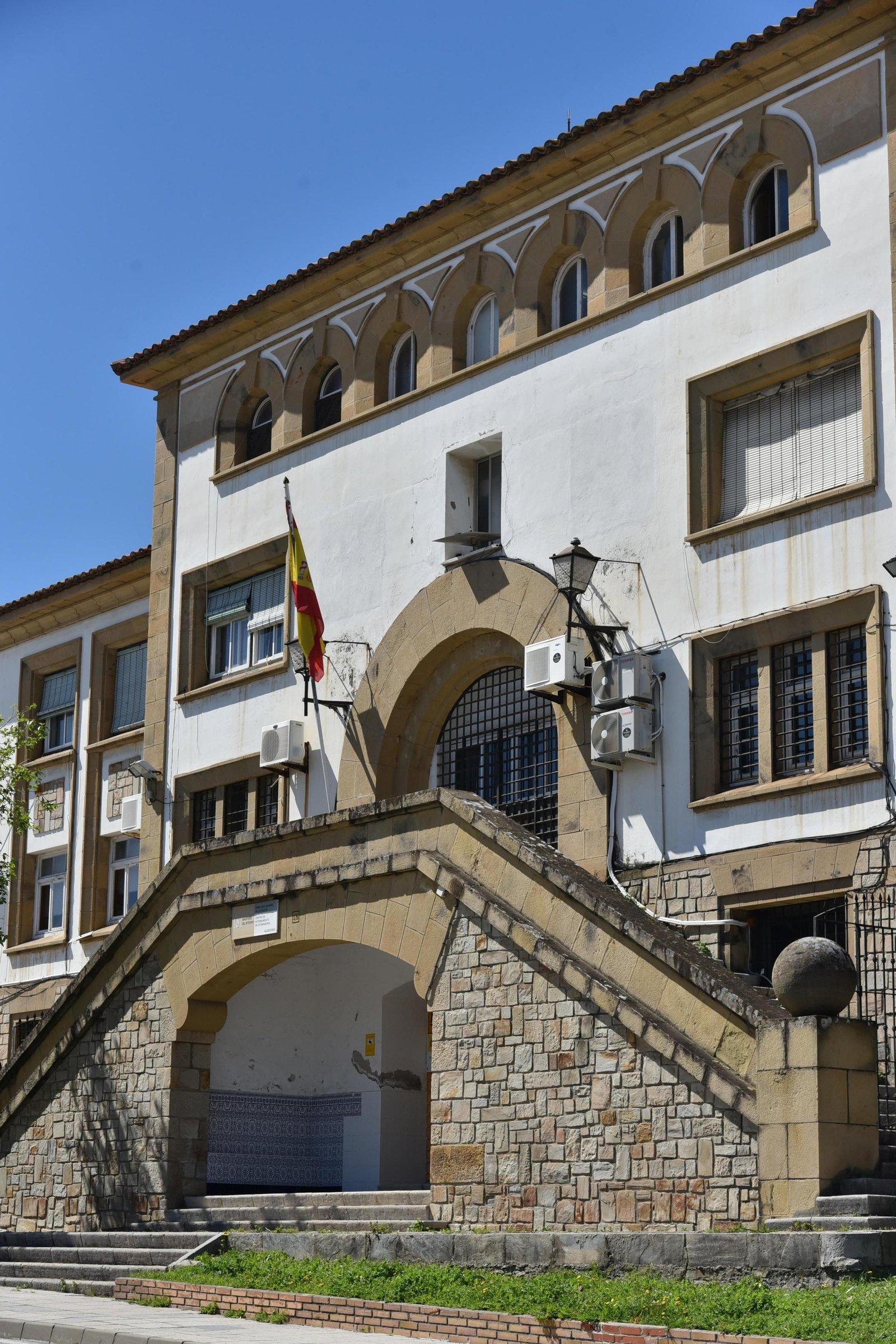 Imagen de la fachada del CIE de Algeciras.