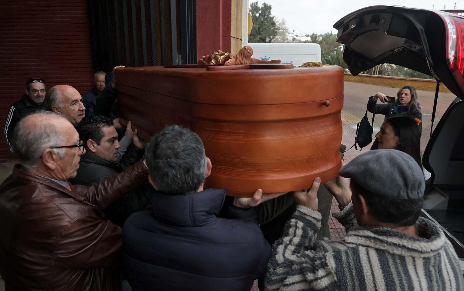 El último adiós al 'Niño de las Coles' en la plaza de toros de Las Palomas, en imágenes