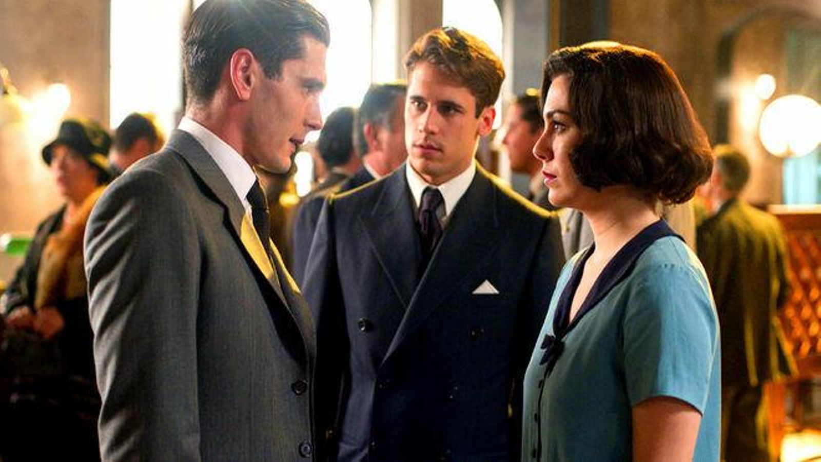 El vestuario de los personajes masculinos también está muy cuidado.