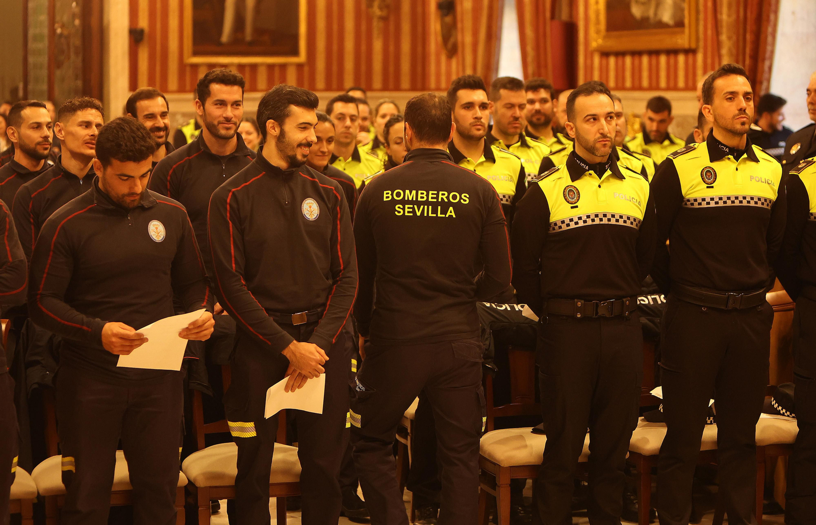 Toma de posesión de los nuevos agentes de la policía local y bomberos