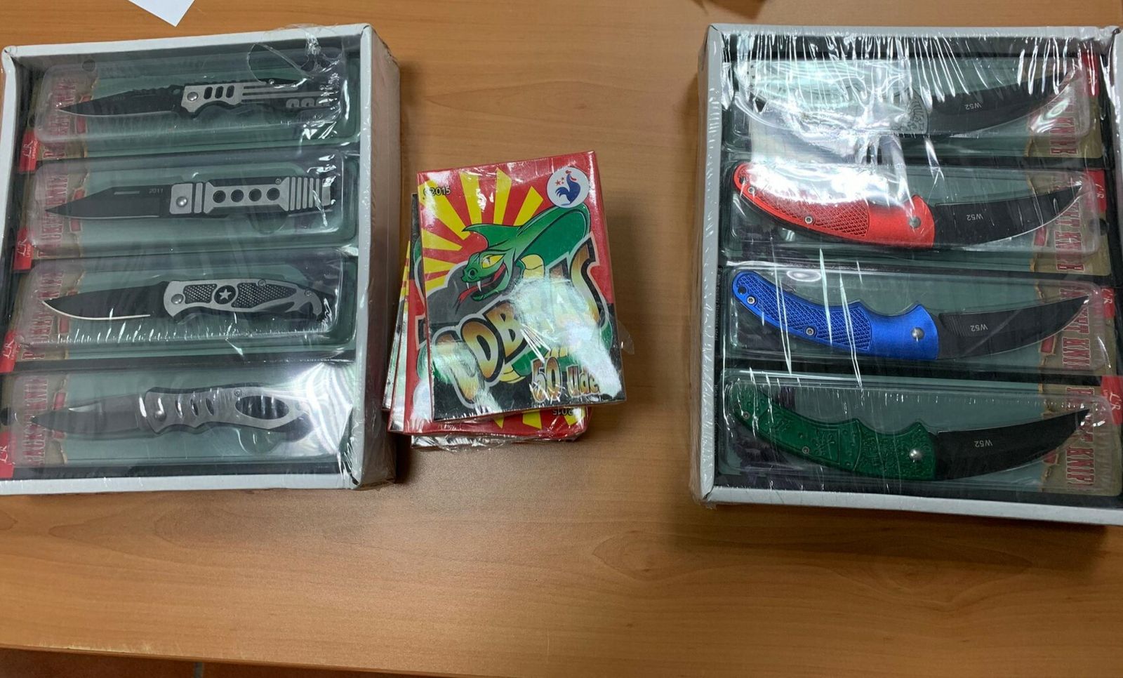 Navajas intervenidas en los bazares.