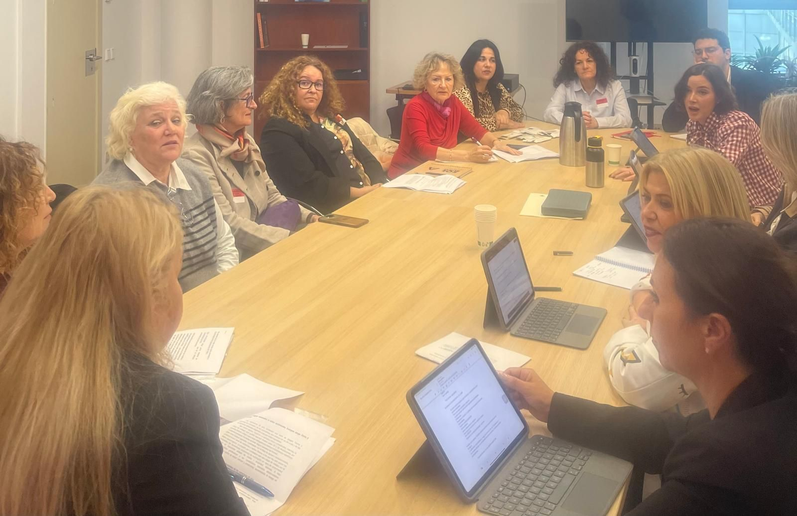 Mamen Sánchez, en su reunión con las camareras de piso en Madrid. Mamen Sánchez, en su reunión con las camareras de piso en Madrid.