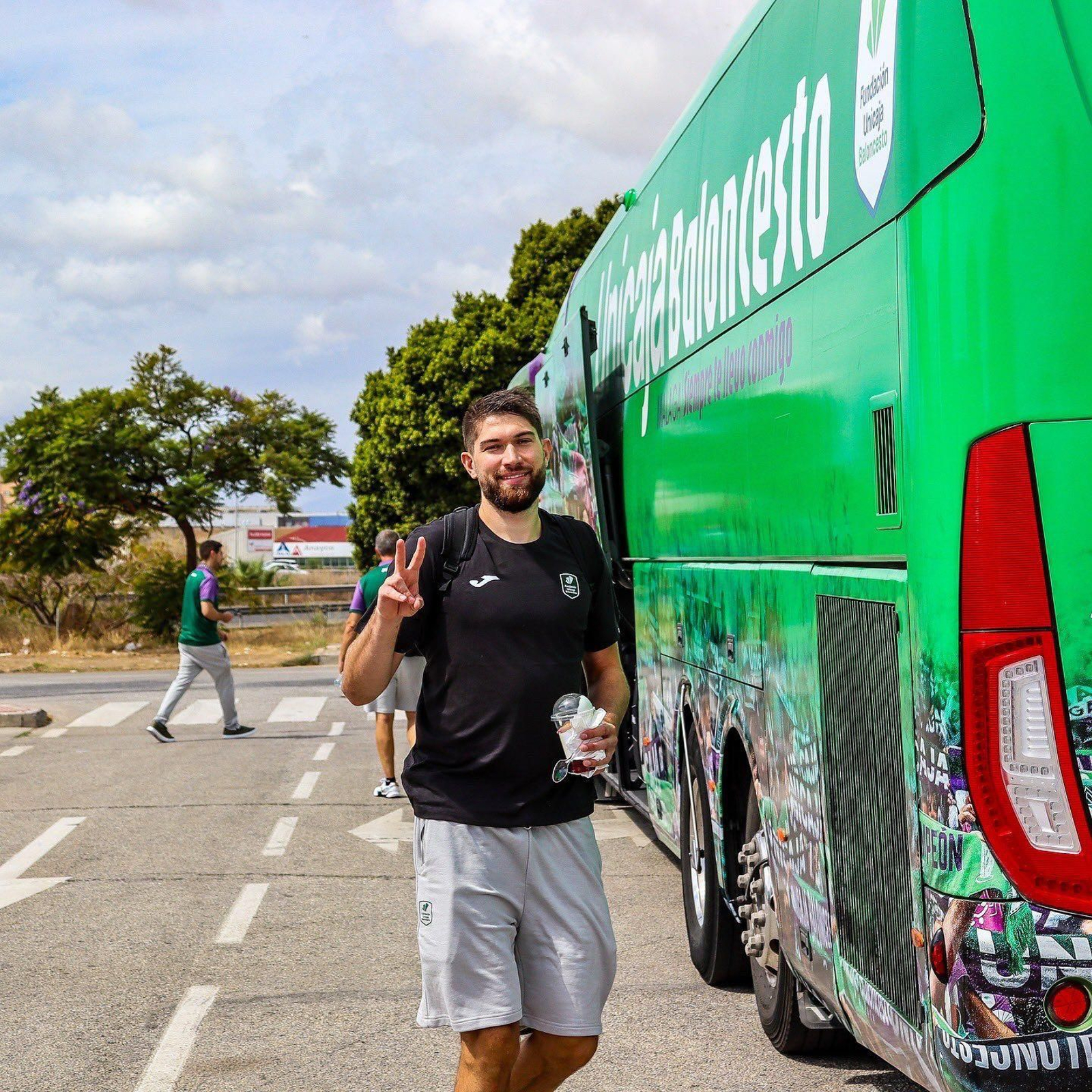 El Unicaja se va a Murcia en un nuevo autobús El Unicaja se va a Murcia en un nuevo autobús