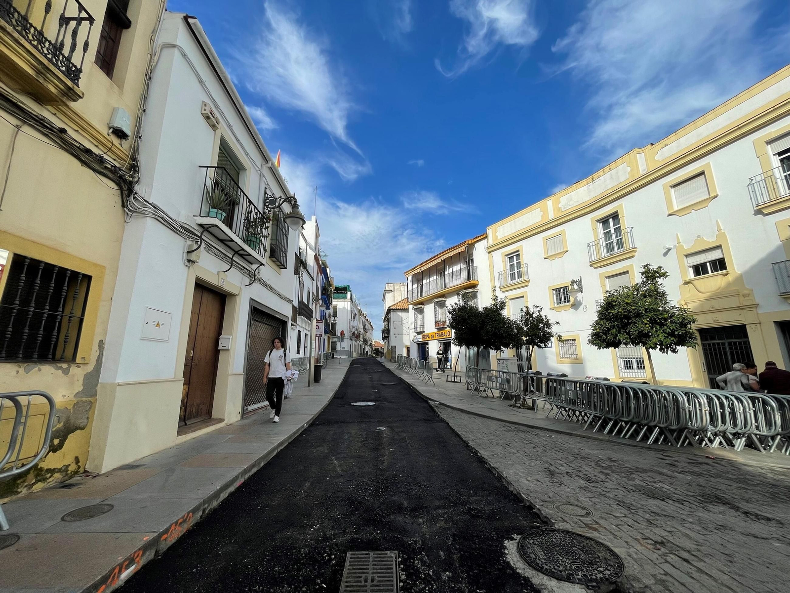 La calle Alfaros tras su primera fase de obras, en imágenes