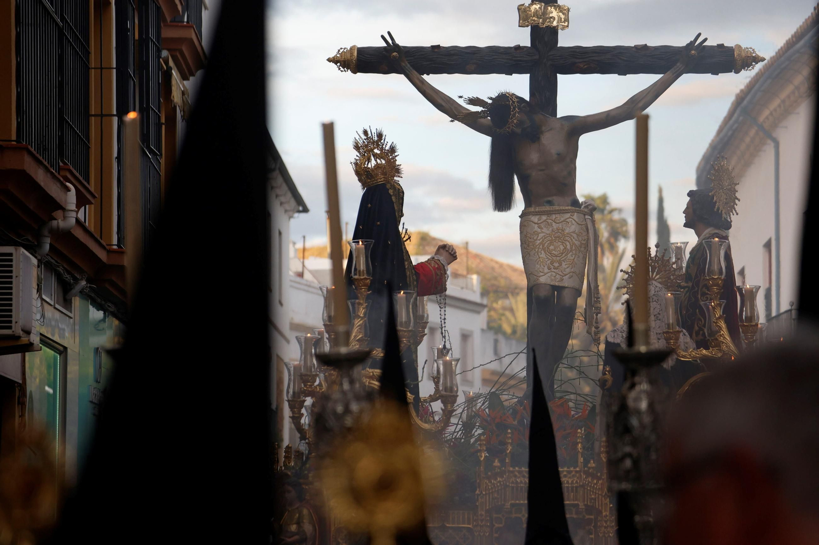 La procesión del Cristo de Gracia en este Jueves Santo de Córdoba, en imágenes