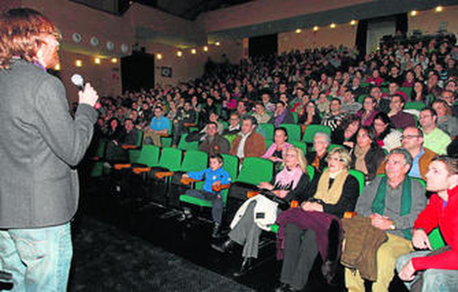 Imagen del estreno ayer del documental 'La Roca' en San Roque con Raúl Santos.