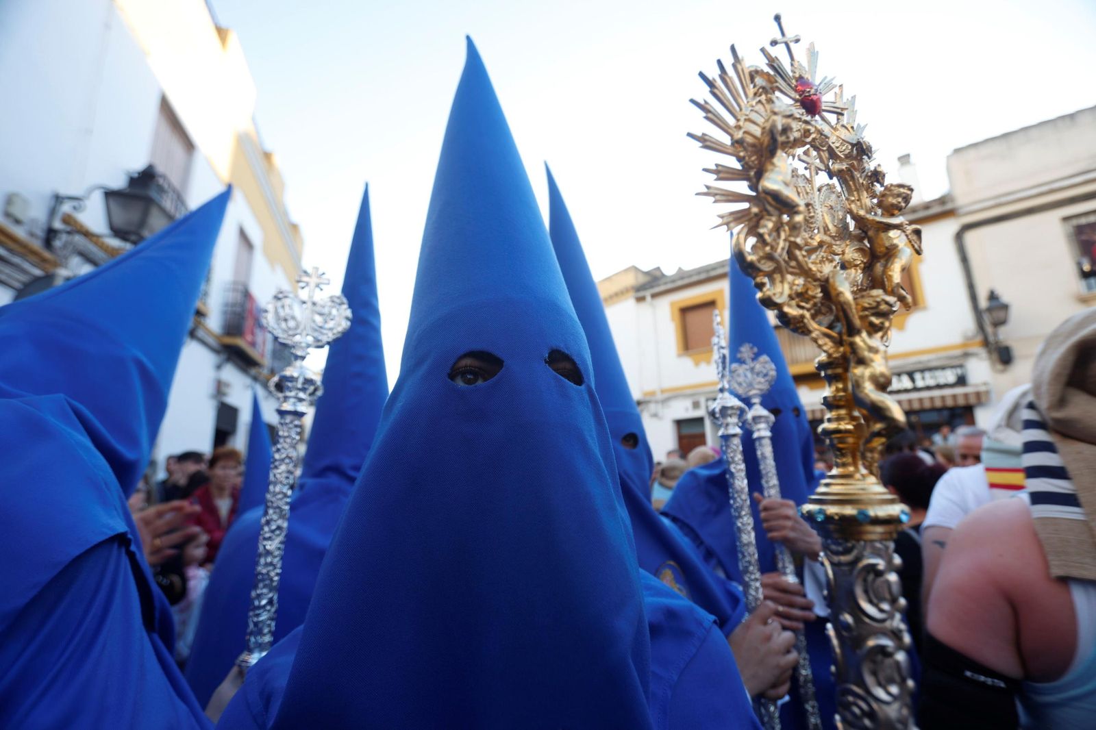 La procesión del Prendimiento en este Martes Santo de Córdoba, en imágenes