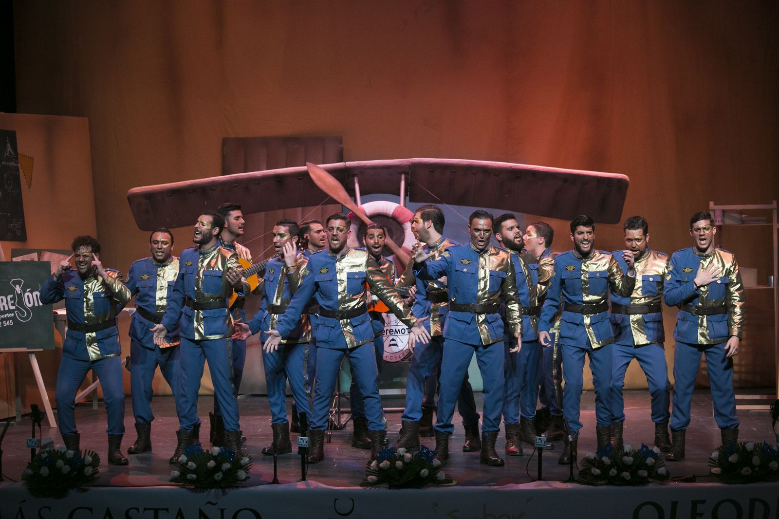 Comparsa 'El escuadrón del segundo mes', de Carmona (Sevilla)