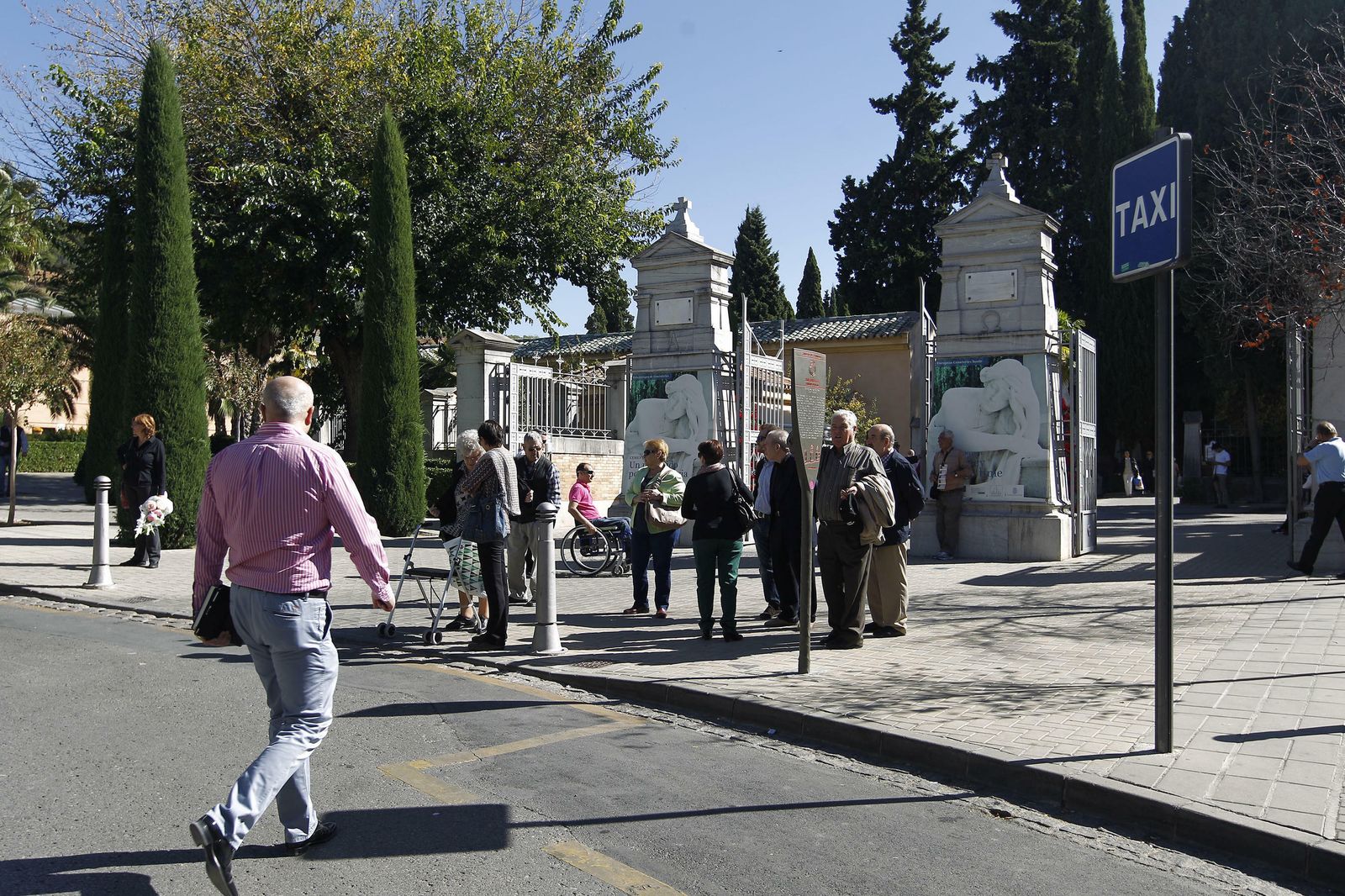 Este es el dispositivo especial en el cementerio de Granada para el Día de los Santos