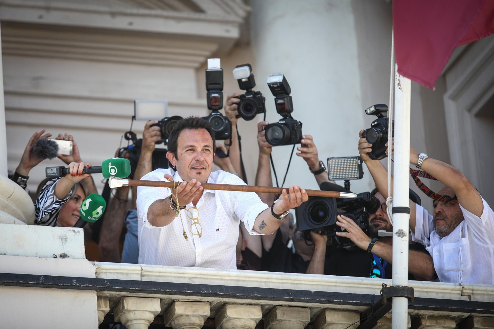 Imágenes de la investidura de José María González Kichi