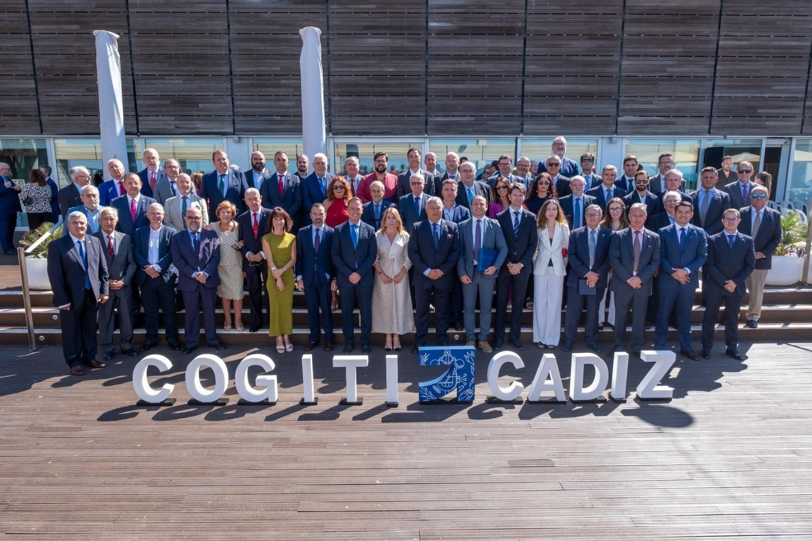 Miembros del Colegio Oficial de Graduados e Ingenieros Técnicos Industriales de Cádiz durante la cuarta edición de los premios Ingenio Gaditano.