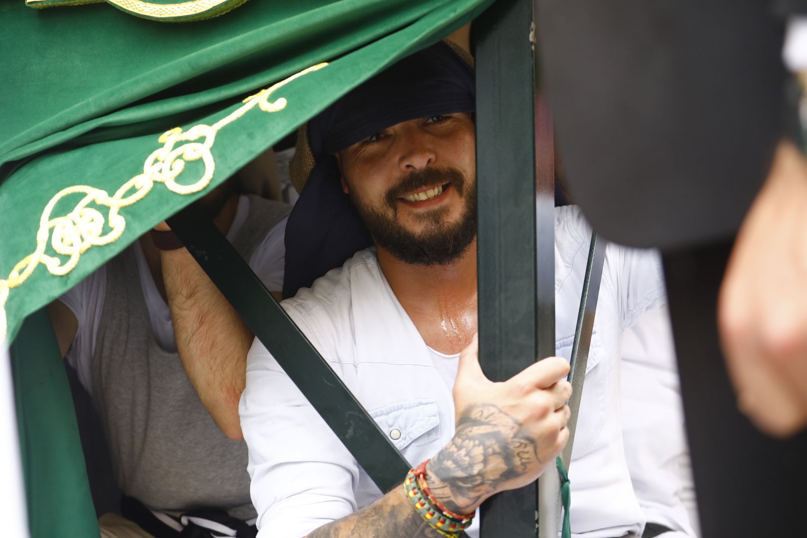Jueves Santo en Córdoba: La procesión de la Sagrada Cena, en imágenes
