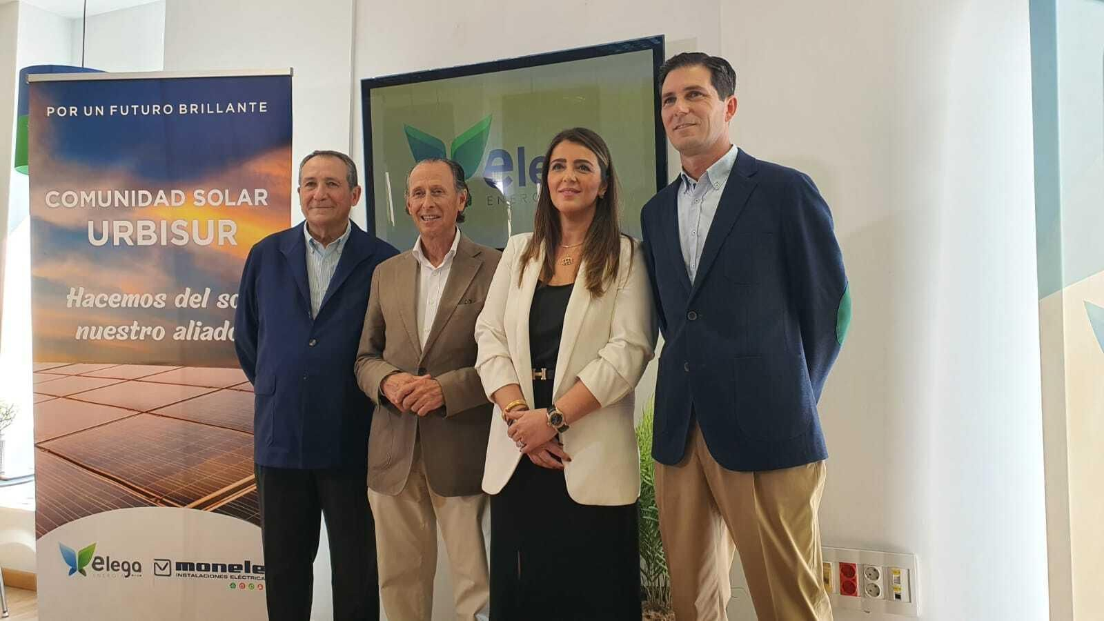 El alcalde, junto a representantes de las empresas El alcalde, junto a representantes de las empresas