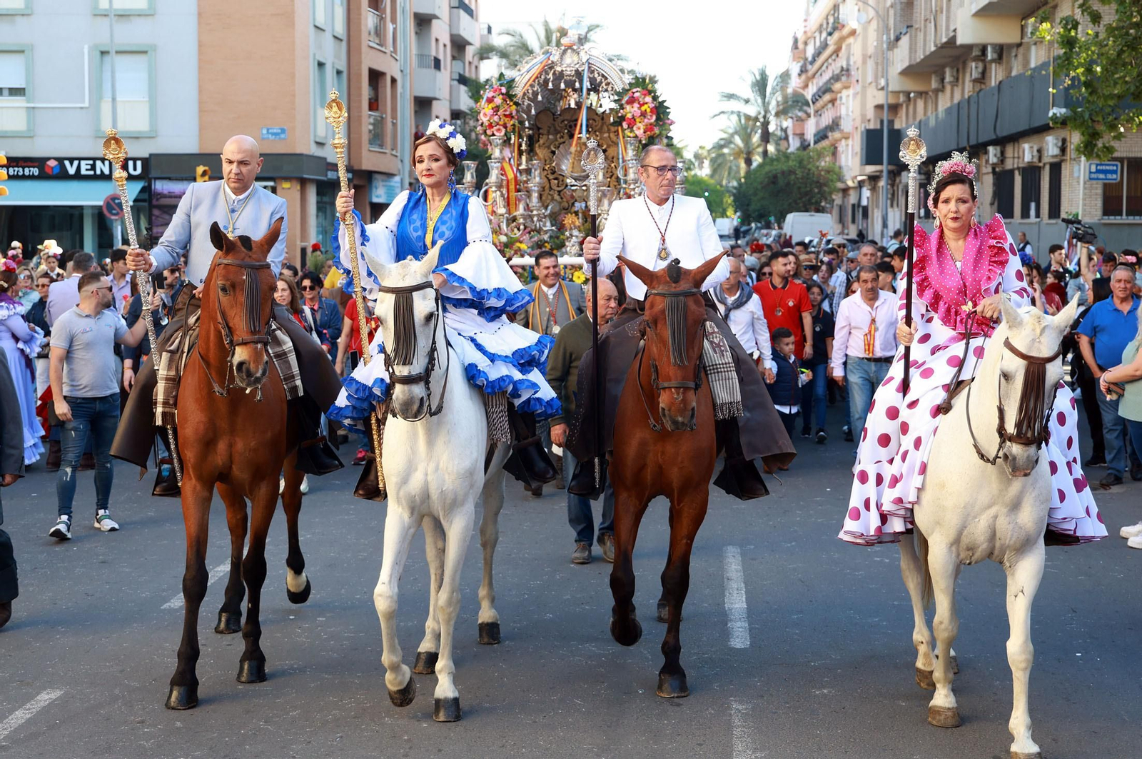 Las mejores imágenes de los peregrinos en la salida de Emigrantes