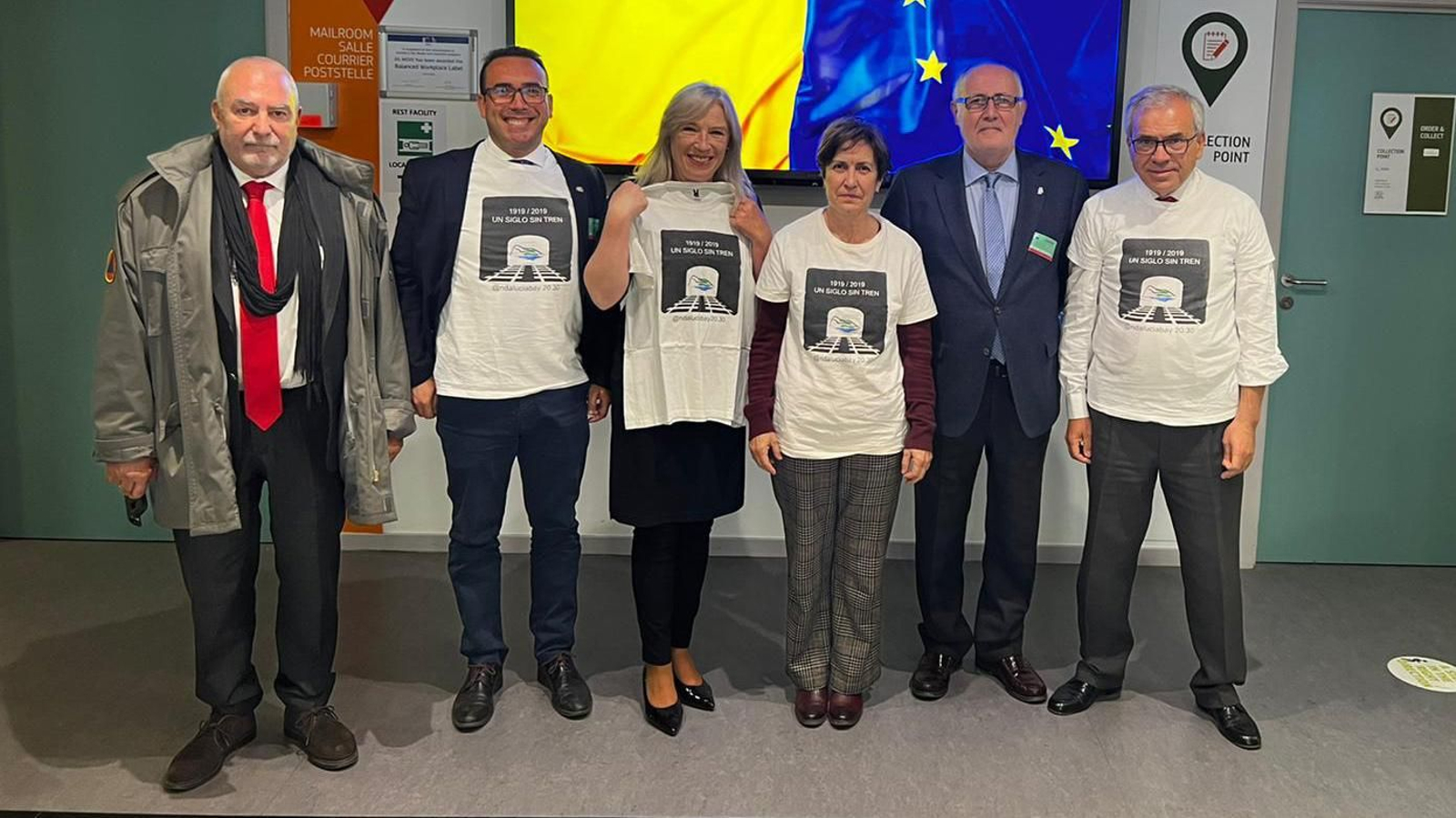 Los representantes de Andalucía Bay, junto a Iveta Radicova, el pasado abril en Bruselas.