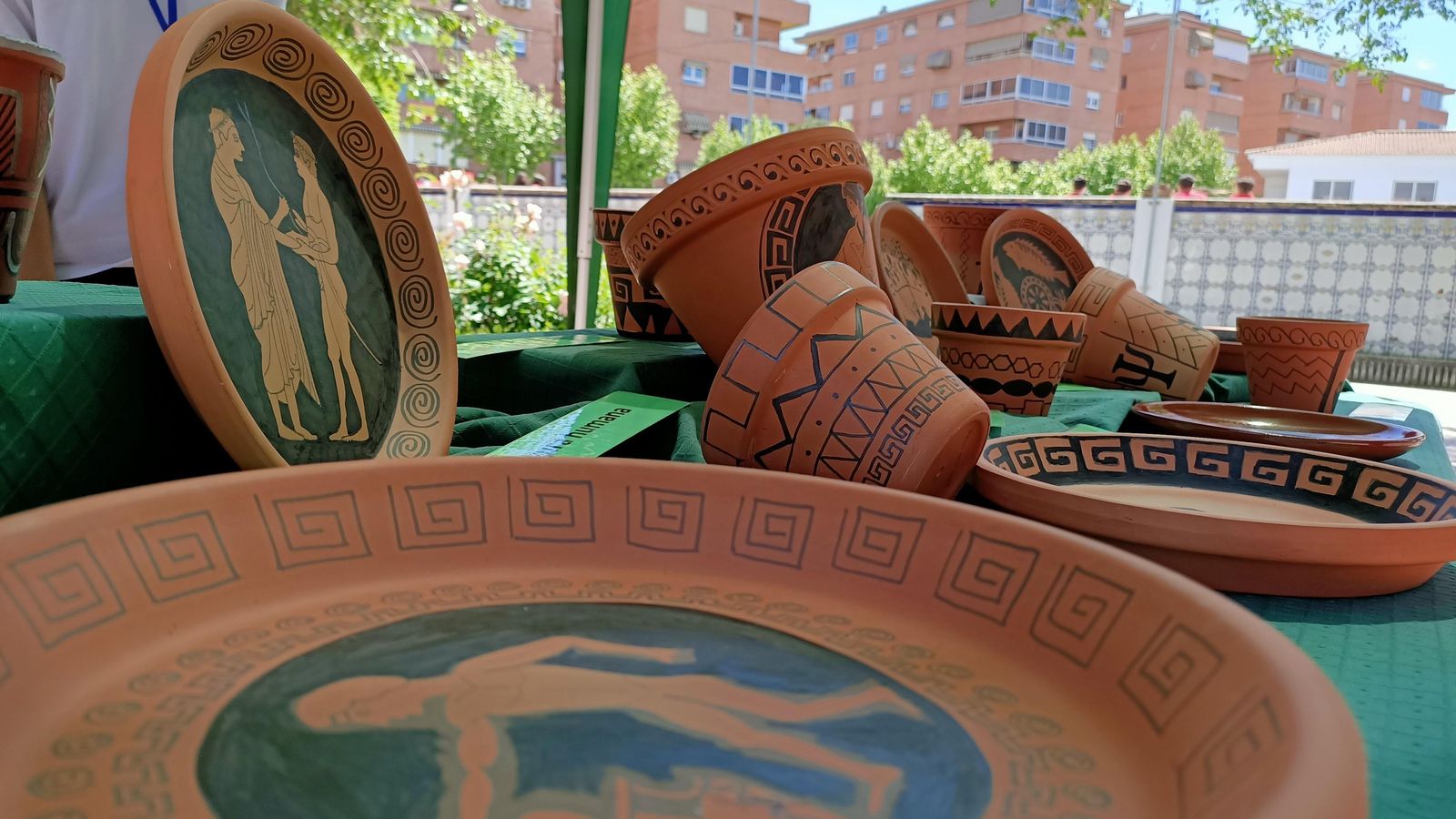 Taller de cerámica griega en la Semana Cultural del Ave María San Isidro
