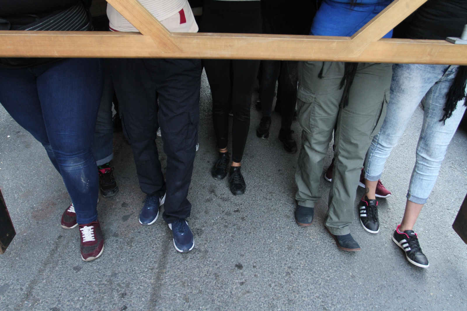 El ensayo de la cuadrilla de mujeres de la Hermandad del Santo Entierro, en imágenes