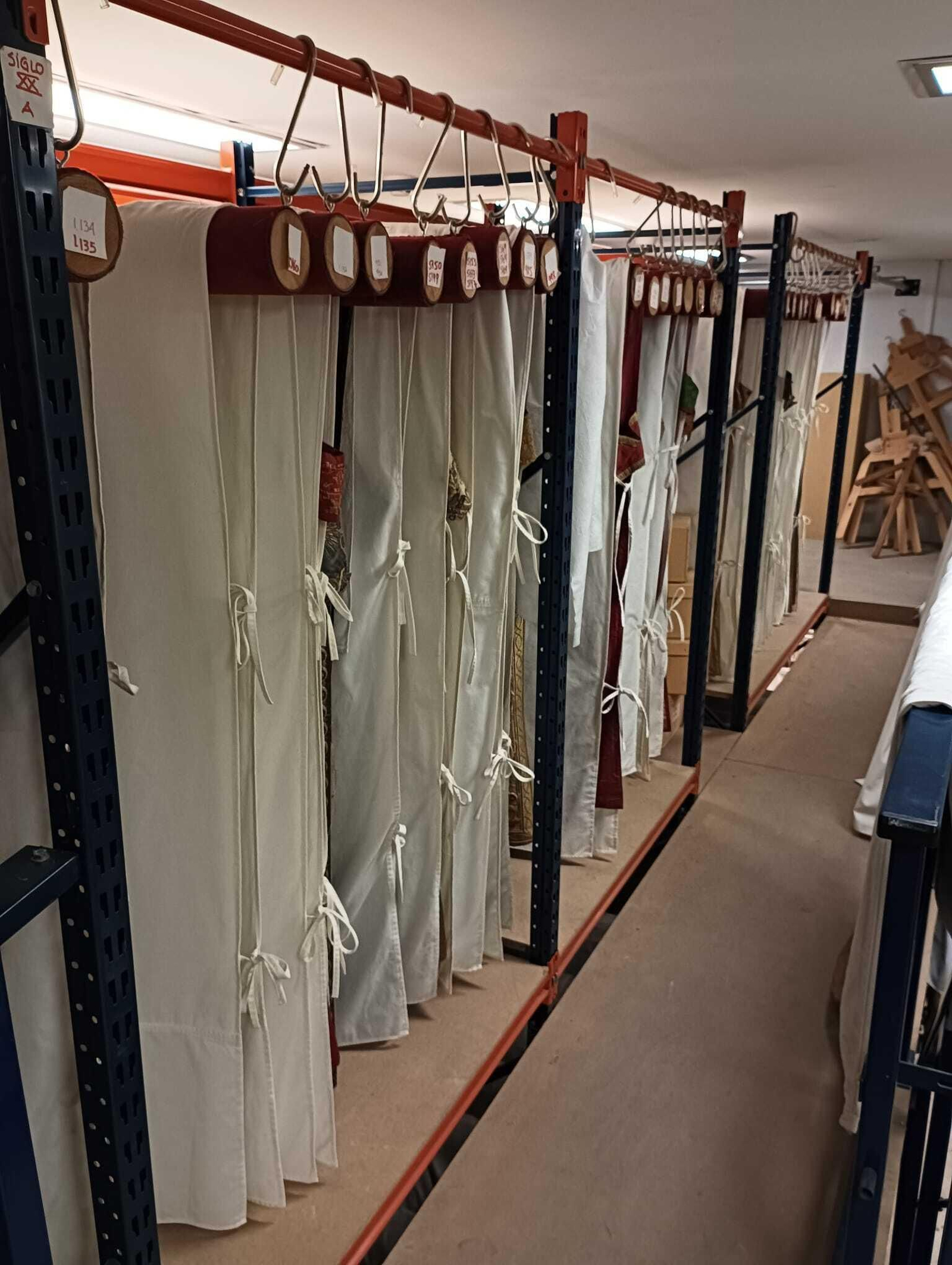 Los enseres almacenados.