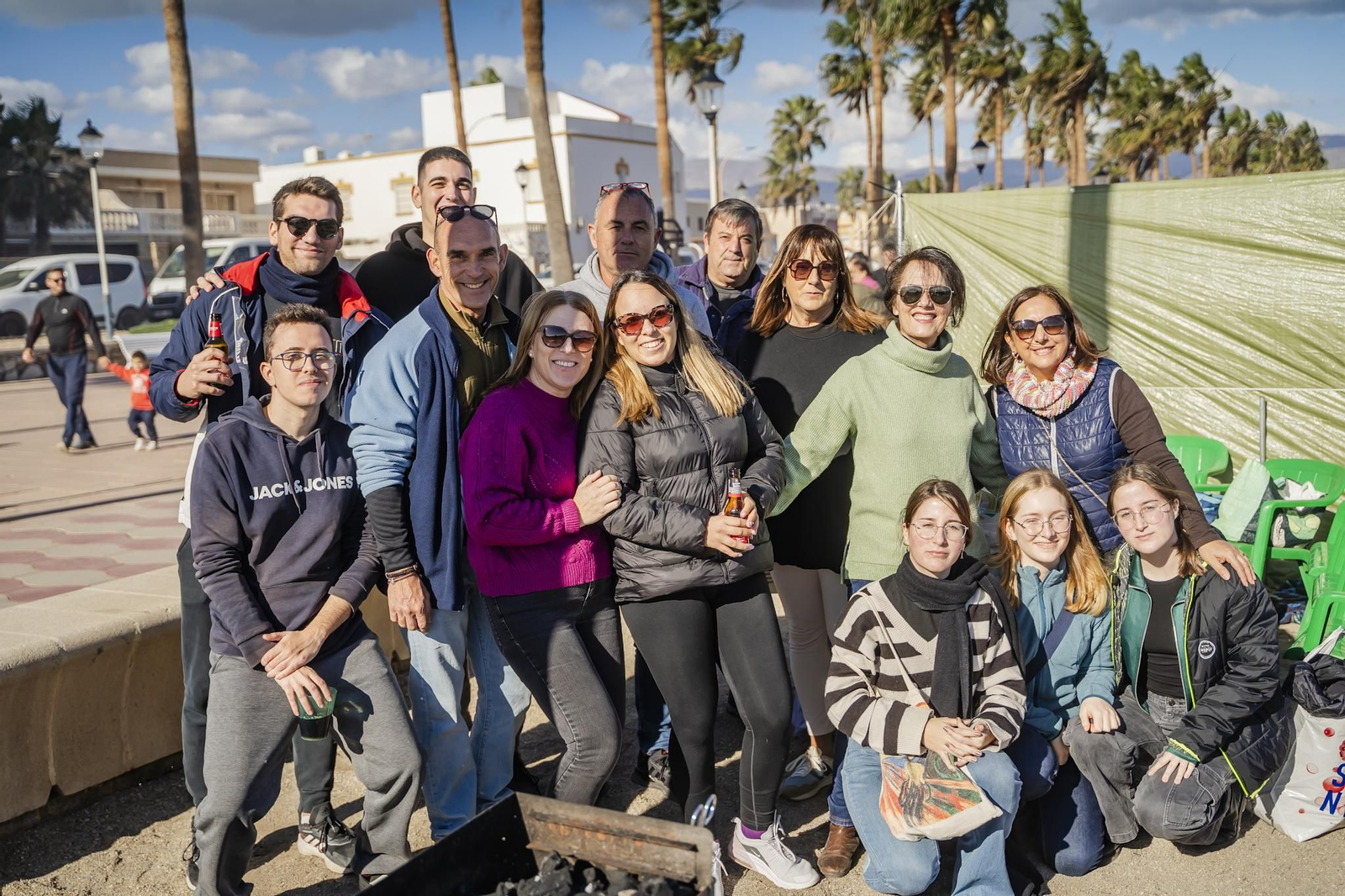 Miles de personas despiden el año 2024 en Las Moragas de Roquetas, en imágenes