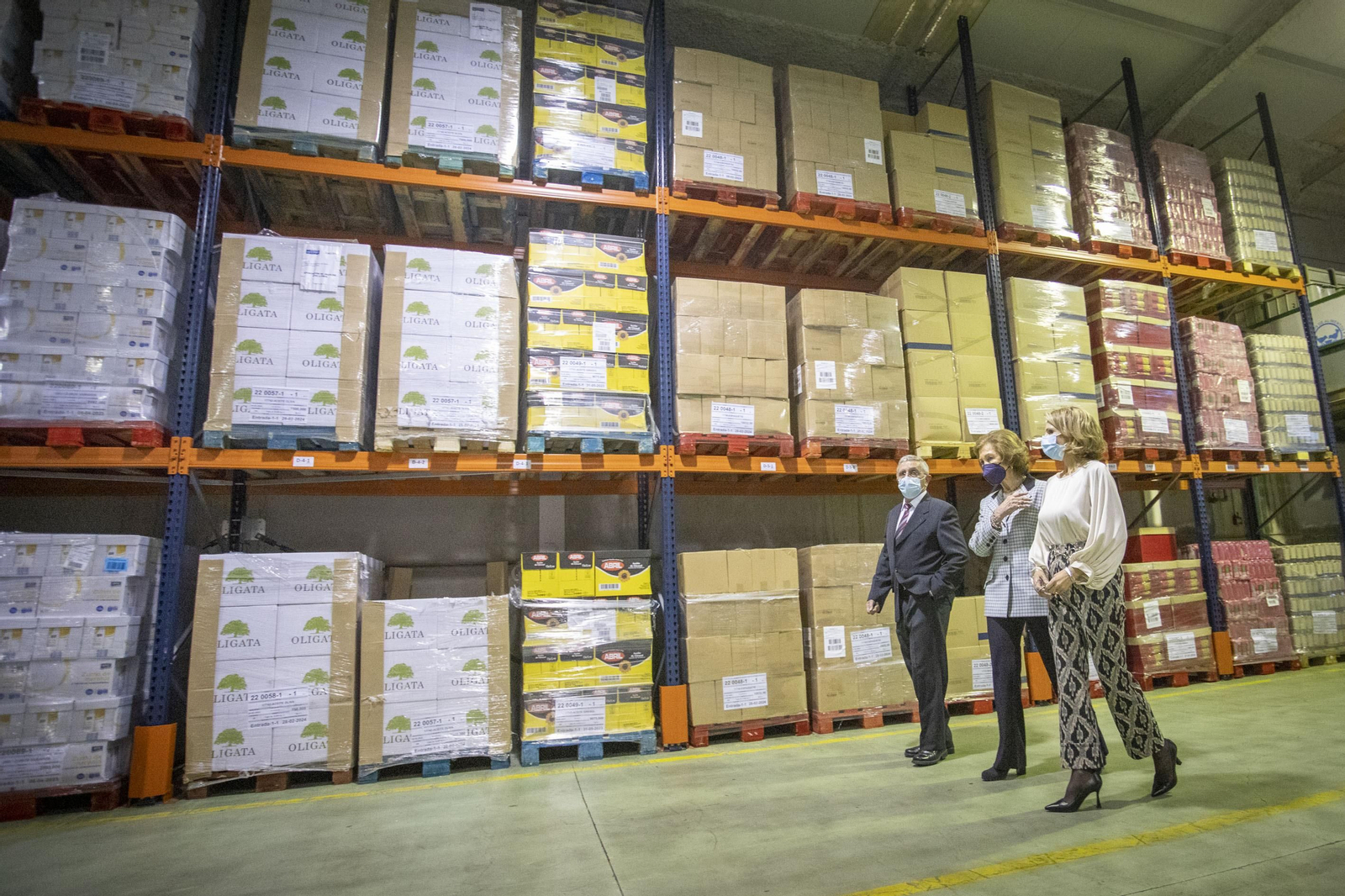 Imágenes de la visita de la Reina Sofía al Banco de Alimentos de Cádiz