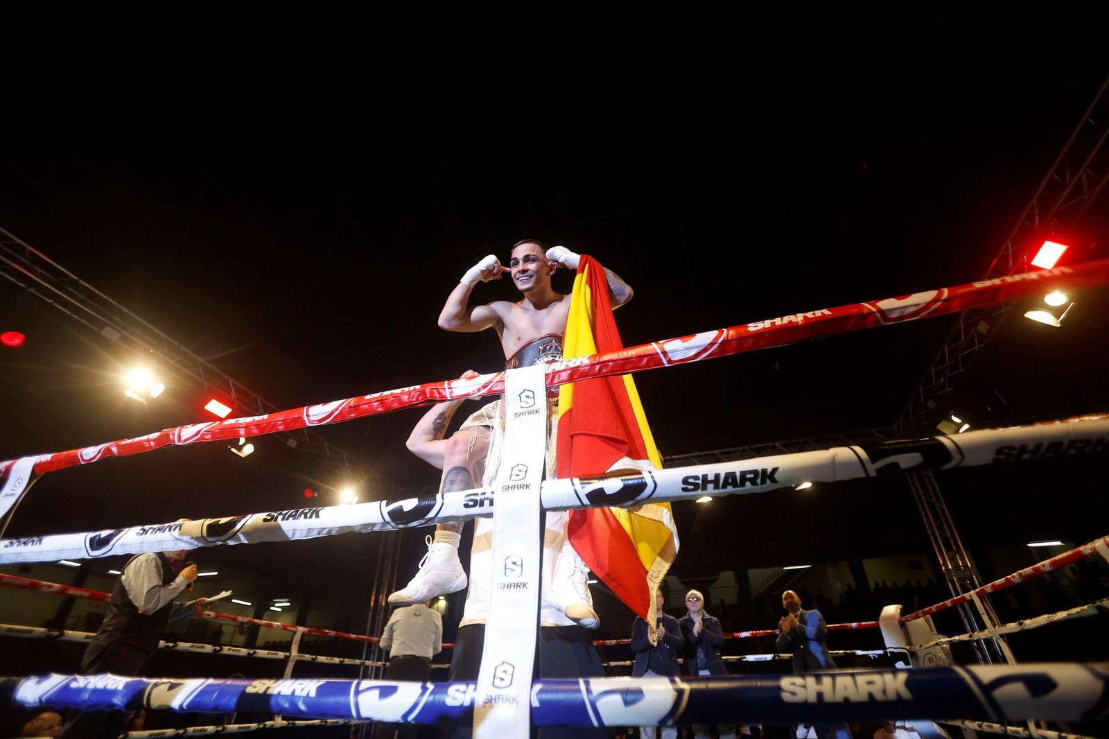 Las mejores fotos del debut profesional de Rafa Lozano Jr. ante Kervin Romero