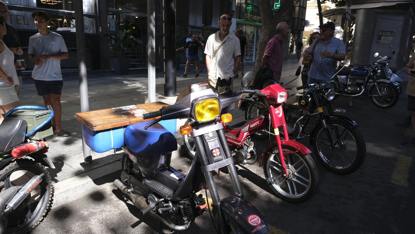 Exposición de Motos Antiguas de la Feria de Almería, en imágenes