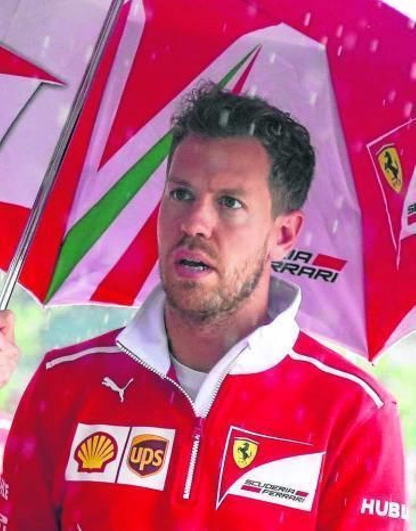 Sebastian Vettel, bajo la lluvia en el circuito de Shanghái.