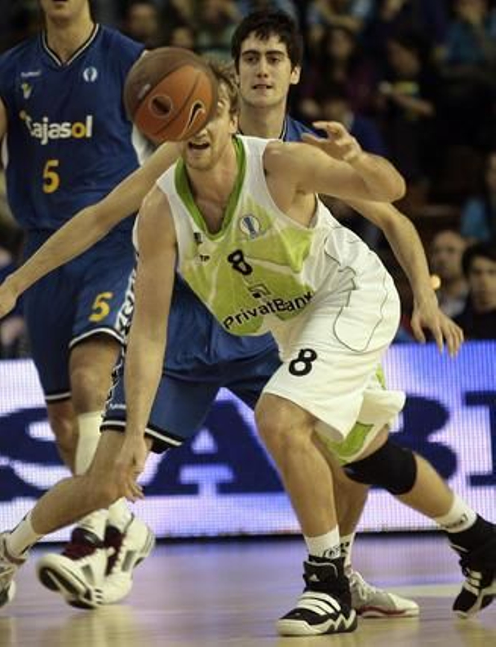 El Cajasol se impone de forma contundente al Budivelnik ucraniano en San Pablo (67-49). / Juan Carlos Muñoz